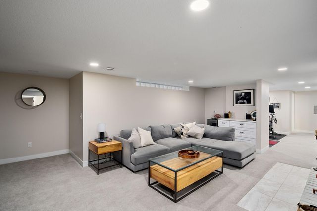 4721 Valley View Road, Edina, MN 55424