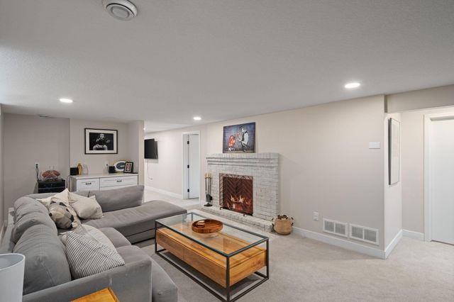 4721 Valley View Road, Edina, MN 55424