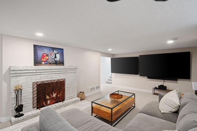 4721 Valley View Road, Edina, MN 55424