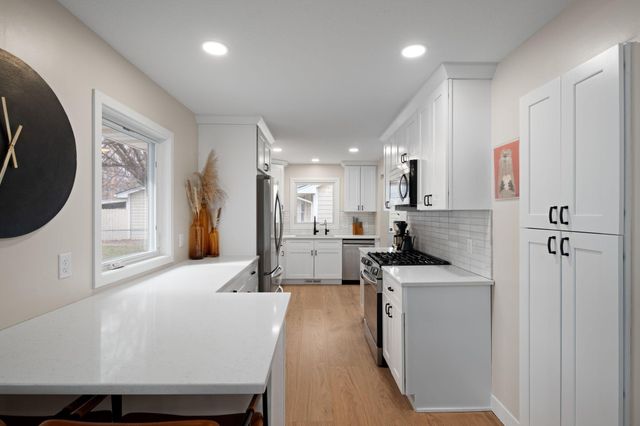 4721 Valley View Road, Edina, MN 55424