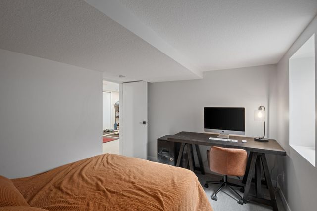 4721 Valley View Road, Edina, MN 55424