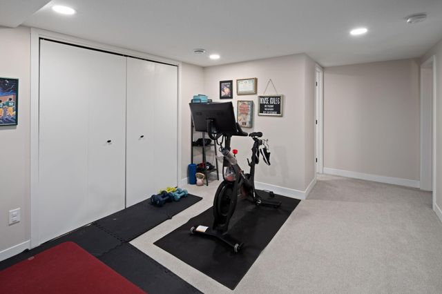 4721 Valley View Road, Edina, MN 55424