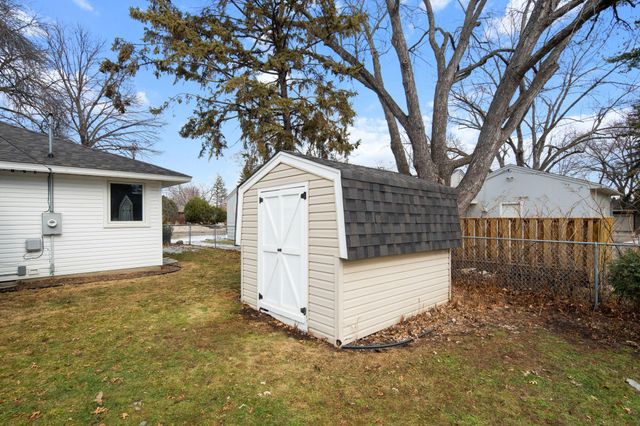 4721 Valley View Road, Edina, MN 55424