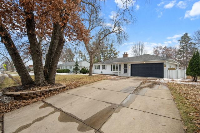 4721 Valley View Road, Edina, MN 55424