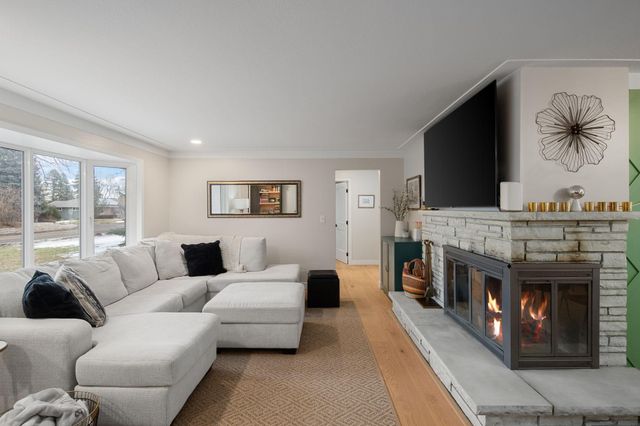 4721 Valley View Road, Edina, MN 55424