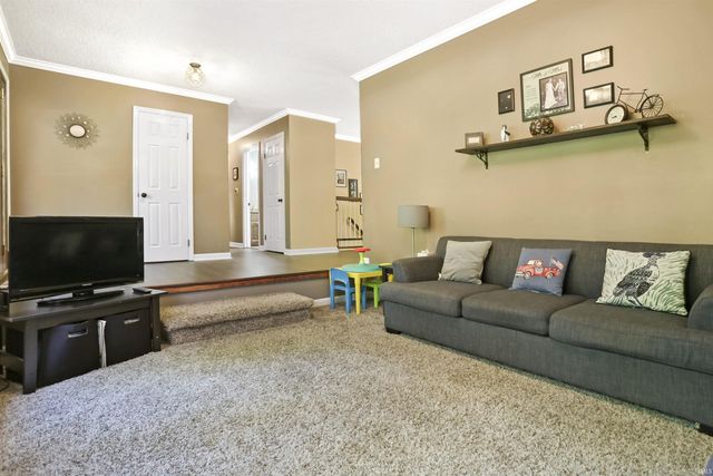 11200 Ridge Knoll Drive, Evansville, IN 47710