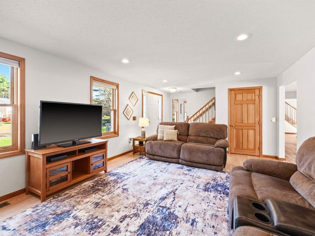 25 Fletcher Drive, Pelham, NH 03076