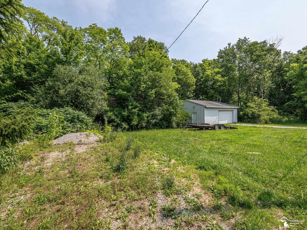 1606 Mooreville Road, Milan, MI 48160