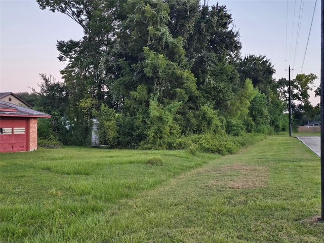 1717 S Victory Drive, Houston, TX 77088