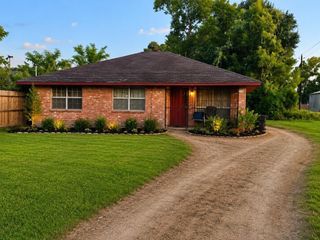 1717 S Victory Drive, Houston, TX 77088