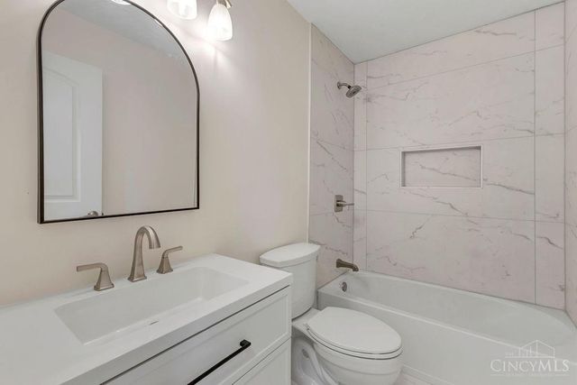 6063 Glennsbury Court, West Chester, OH 45069