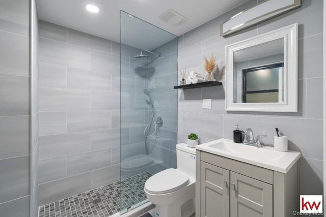 725 Quincy Street, Brooklyn, NY 11221