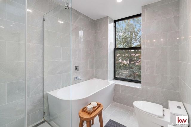 725 Quincy Street, Brooklyn, NY 11221