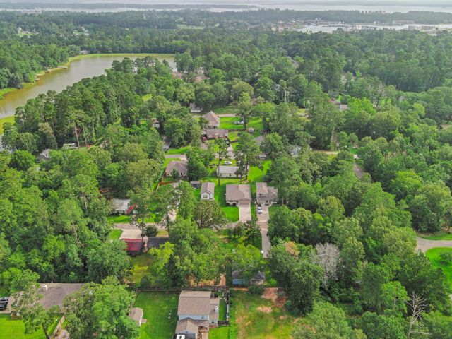 709 Little River Drive, Montgomery, TX 77316