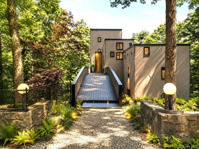 8 Cliff Court, Carmel, NY 10512