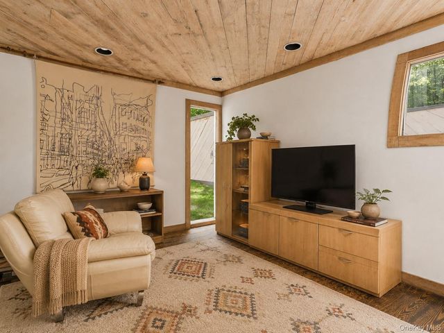 8 Cliff Court, Carmel, NY 10512