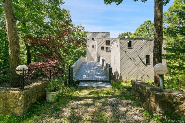 8 Cliff Court, Carmel, NY 10512