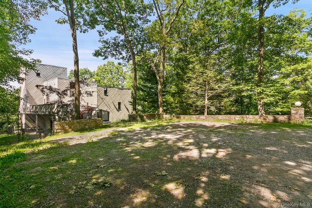 8 Cliff Court, Carmel, NY 10512