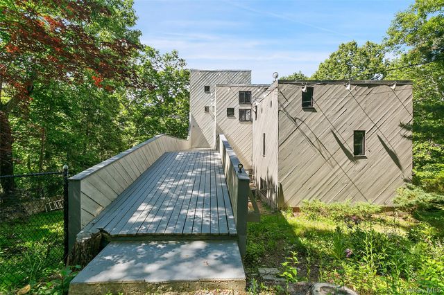 8 Cliff Court, Carmel, NY 10512