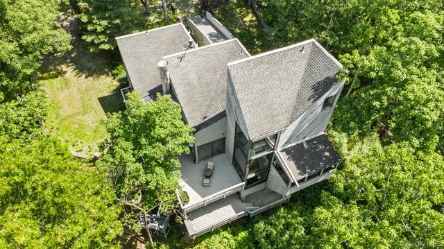 8 Cliff Court, Carmel, NY 10512