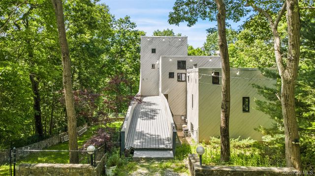 8 Cliff Court, Carmel, NY 10512