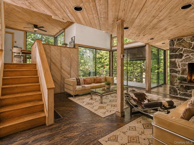 8 Cliff Court, Carmel, NY 10512