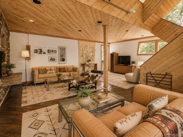 8 Cliff Court, Carmel, NY 10512