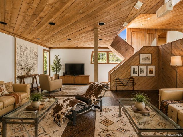 8 Cliff Court, Carmel, NY 10512