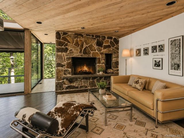 8 Cliff Court, Carmel, NY 10512