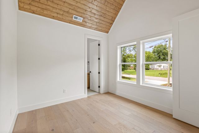 927 Currey Rd, Nashville, TN 37217