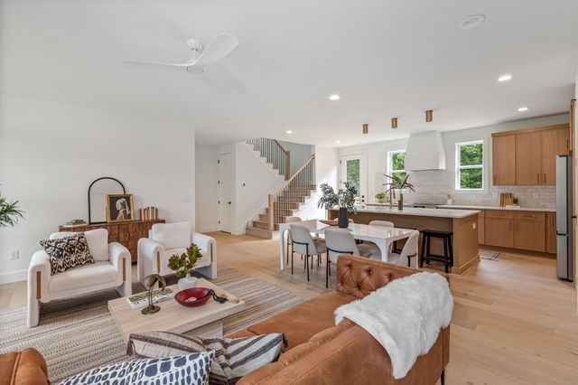 927 Currey Rd, Nashville, TN 37217
