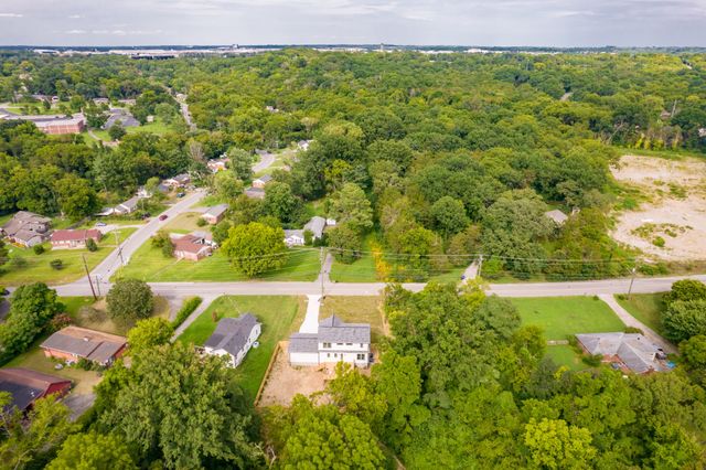 927 Currey Rd, Nashville, TN 37217