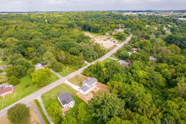 927 Currey Rd, Nashville, TN 37217