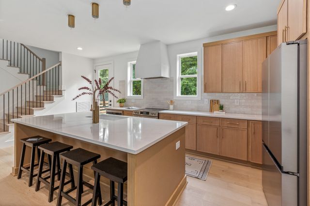 927 Currey Rd, Nashville, TN 37217
