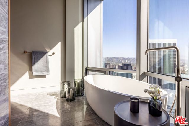 211 W Elm Court 8D, Los Angeles, CA 90067