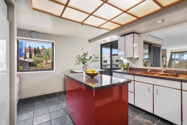 230 W Laurel Street 506, San Diego, CA 92101