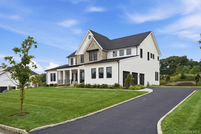 1 Levitow Court, Dix Hills, NY 11746