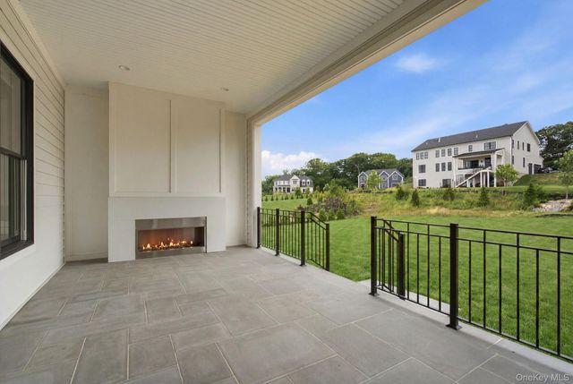 1 Levitow Court, Dix Hills, NY 11746