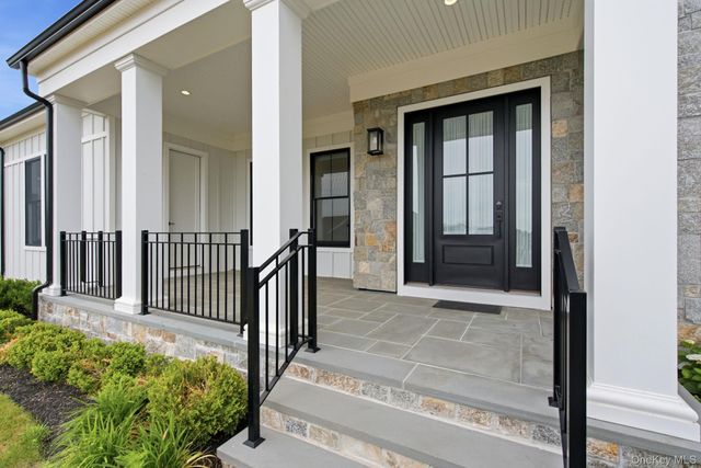 1 Levitow Court, Dix Hills, NY 11746