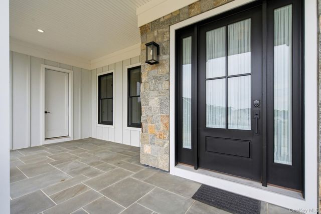 1 Levitow Court, Dix Hills, NY 11746