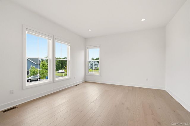 1 Levitow Court, Dix Hills, NY 11746
