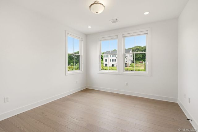 1 Levitow Court, Dix Hills, NY 11746