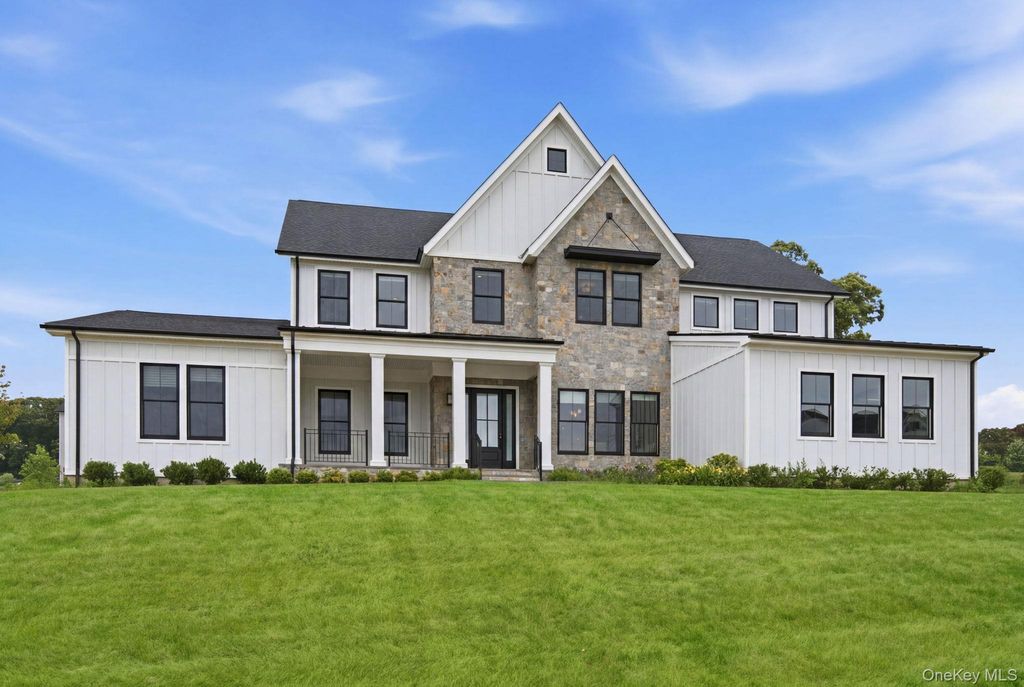 1 Levitow Court, Dix Hills, NY 11746
