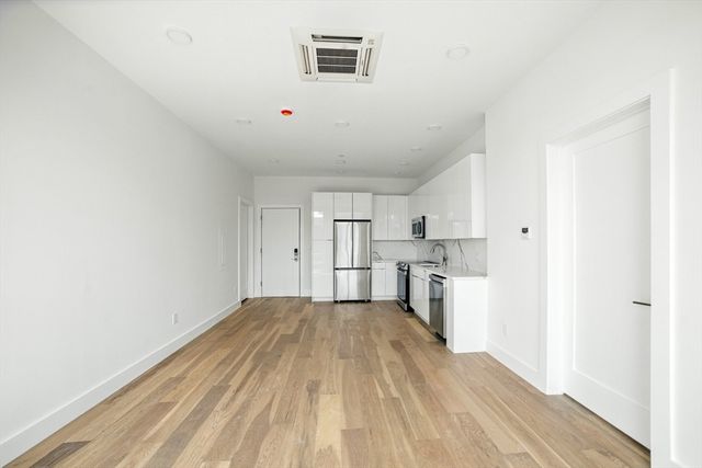 38 Hichborn 203, Boston, MA 02135