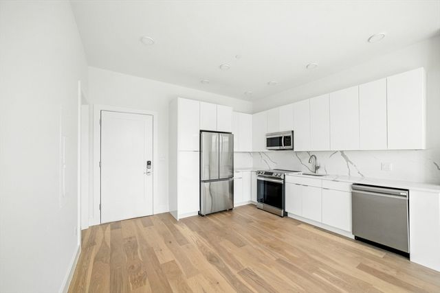 38 Hichborn 203, Boston, MA 02135