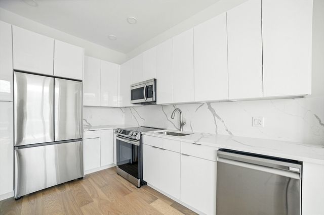 38 Hichborn 203, Boston, MA 02135