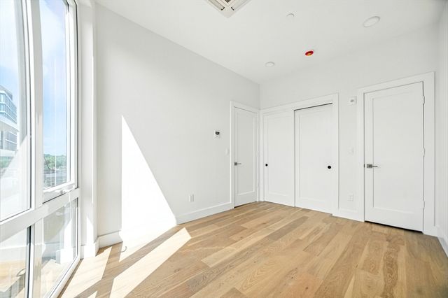 38 Hichborn 203, Boston, MA 02135