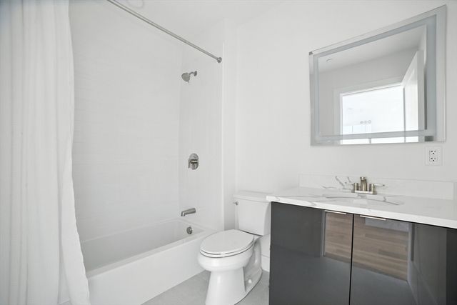 38 Hichborn 203, Boston, MA 02135