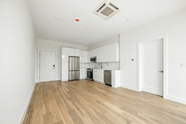 38 Hichborn 203, Boston, MA 02135
