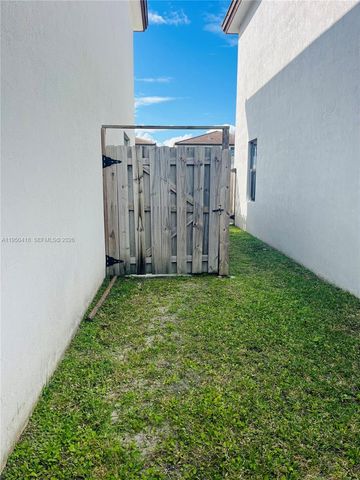 25252 SW 107th Ct, Homestead, FL 33032